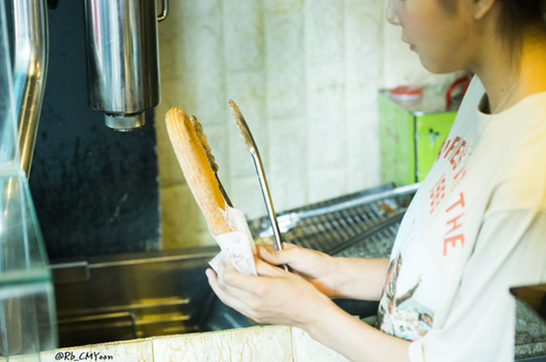 韓國排隊美食「吉拿棒」人再多也要去排！網友們街頭等待就為了捕捉野生的「她」【EV棋牌】-EV棋牌