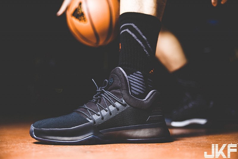 想學會媲美大鬍子哈登的歐洲步？絕對不能錯過這雙adidas Harden Vol.1 Dark Ops【EV棋牌】-EV棋牌