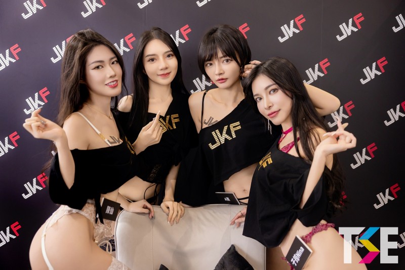 比齊人之福還爽！JKF VIP限定攝影會攝完還能被「美乳翹臀」包圍！【EV棋牌】-EV棋牌